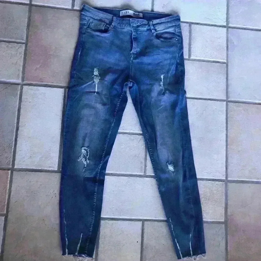 Denim and Co Stretchy Distressed jeans Sz 14
